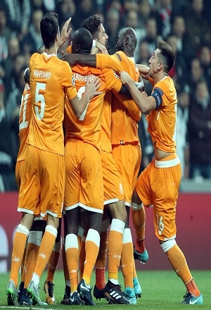 Porto empató con Beskitas; jugaron Herrera, Reyes y Tecatito
