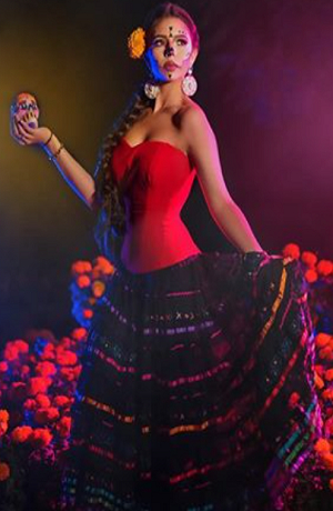 Ángela Aguilar cautiva con caracterización de Catrina para Día de Muertos