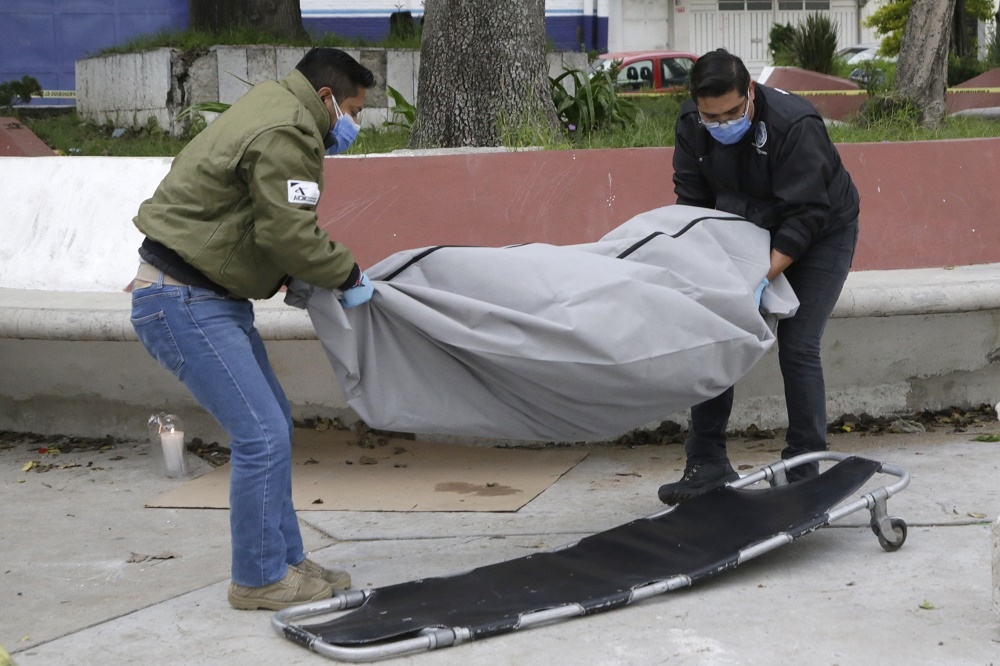 Mujer indigente murió en una banca del parque de Santa Anita