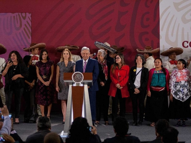 AMLO manda abrazos a madres de desaparecidos