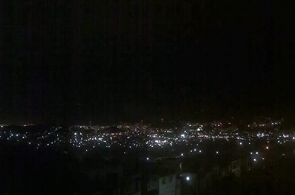 VIDEO: Tromba deja sin luz a 200 mil personas en Monterrey