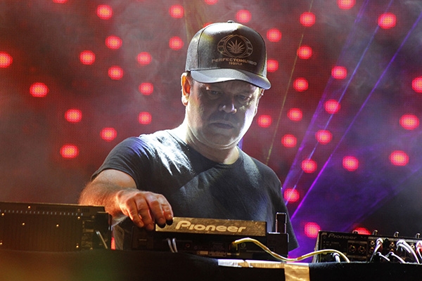 Paul Oakenfold y su éxtasis electrónico en la Feria de Puebla