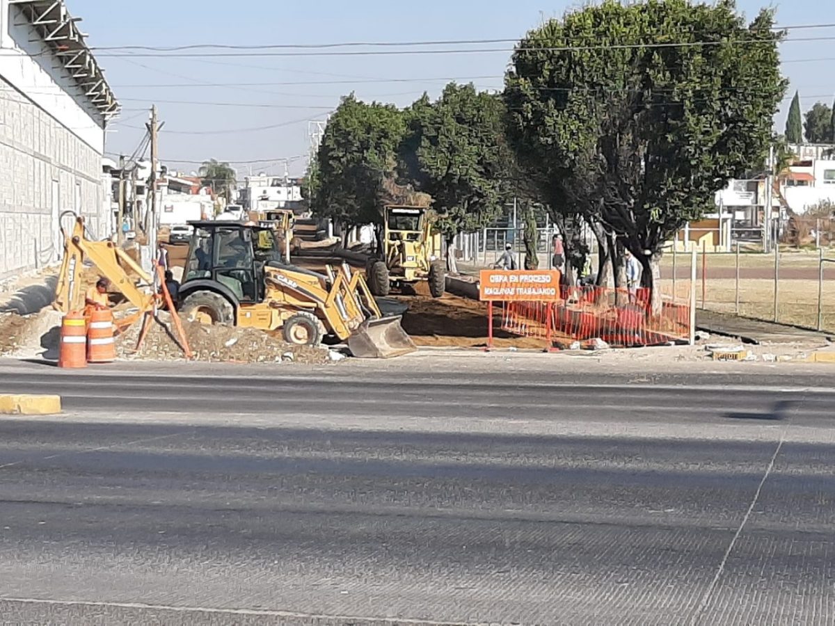 Denuncian anomalías en obras de la radial Tlaxcalancingo en San Andrés
