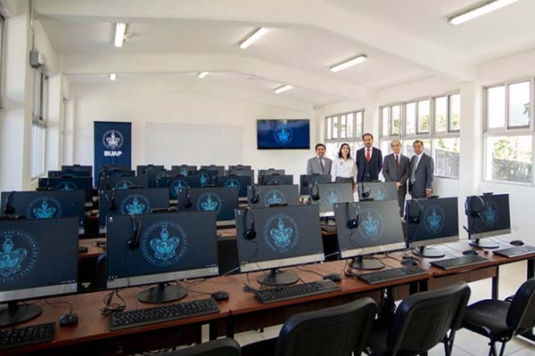 Rector de la BUAP inauguró edificio y cancha techada en la preparatoria de Cuetzalan