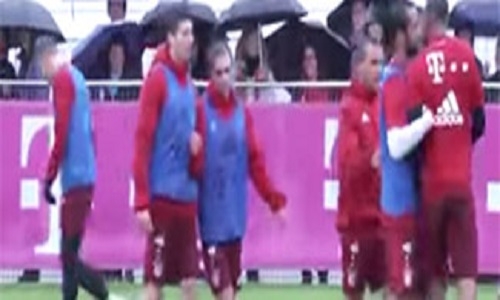 VIDEO: Boateng y Lewandowski a punto de los golpes en entrenamiento del Bayern Munich