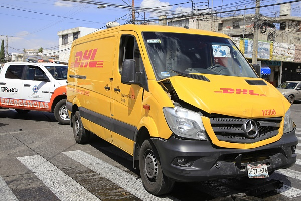 Tres lesionados, saldo de colisión entre Ruta 21 y camioneta en Puebla