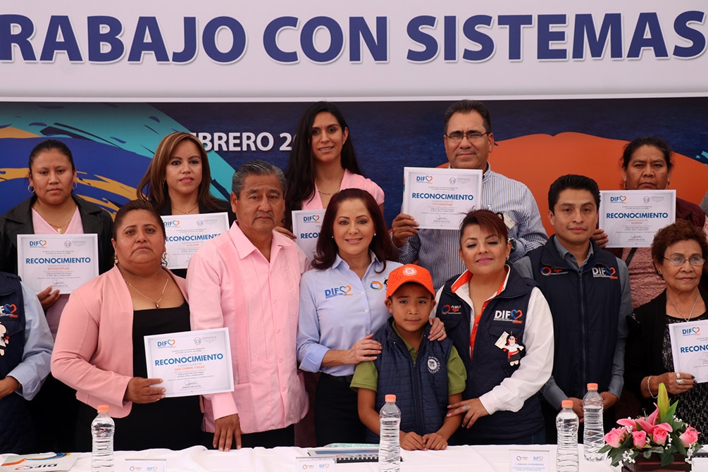 Dinorah López de Gali suma esfuerzos con Sistemas DIF de la Sierra Negra
