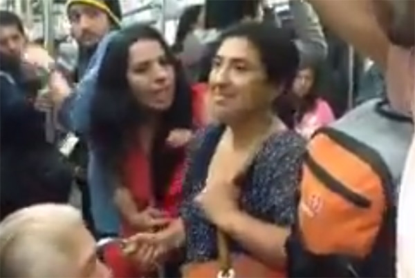 VIDEO: #LadyBoobs agrede a los usuarios del Metro del DF