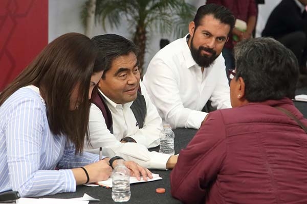 Crónica: Miguel Barbosa, ante medio millar de poblanos en un martes ciudadano cualquiera