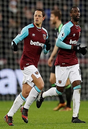 Moyés no dejará ir a Chicharito del West Ham