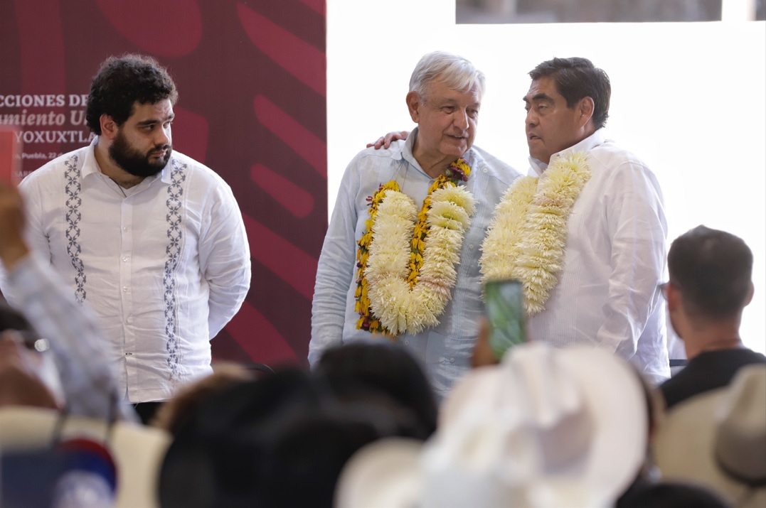 AMLO realiza gira por Ayoxuxtla con Barbosa