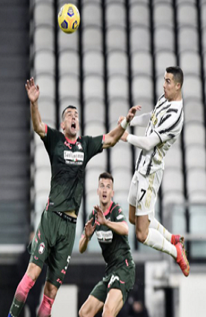 Cristiano Ronaldo anota doblete y es líder de goleo en Italia