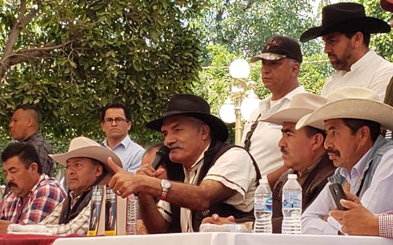 Manuel Mireles recorre la zona huachicolera de Puebla