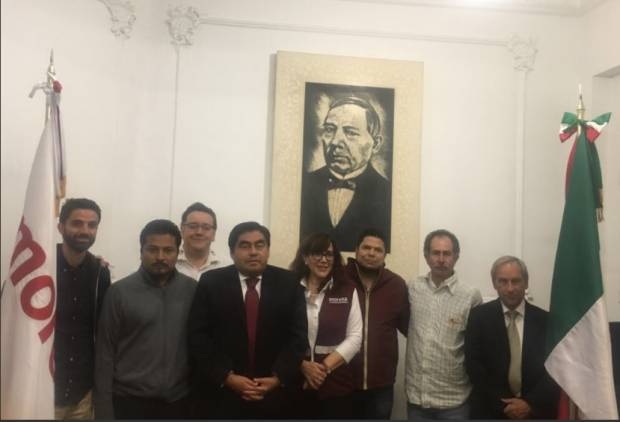 Militantes de Morena repudian la designación de Barbosa como candidato a gobernador