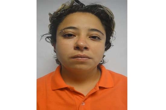 Empleada de caja de ahorro de Puebla, atrapada robando y con cocaína