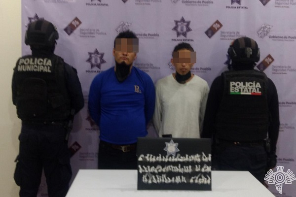 Vendedores de droga fueron asegurados en Tehuacán con 48 dosis de cocaína