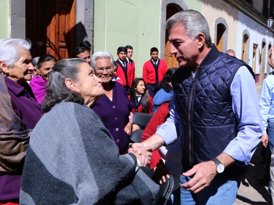 Tony Gali recibe la certificación del Hospital General de Zacatlán