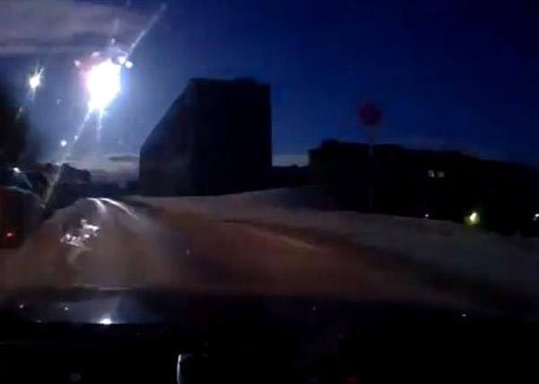 VIDEO: Un meteorito cae e ilumina la noche de Rusia