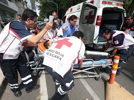 Hombre arroja ácido a su mujer e hijos por celos