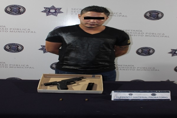Baleó a policías para evitar ser detenido por golpear a su esposa en Puebla