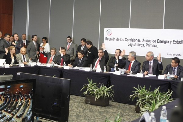Senadores avalan “fast track” para dictaminar leyes energéticas