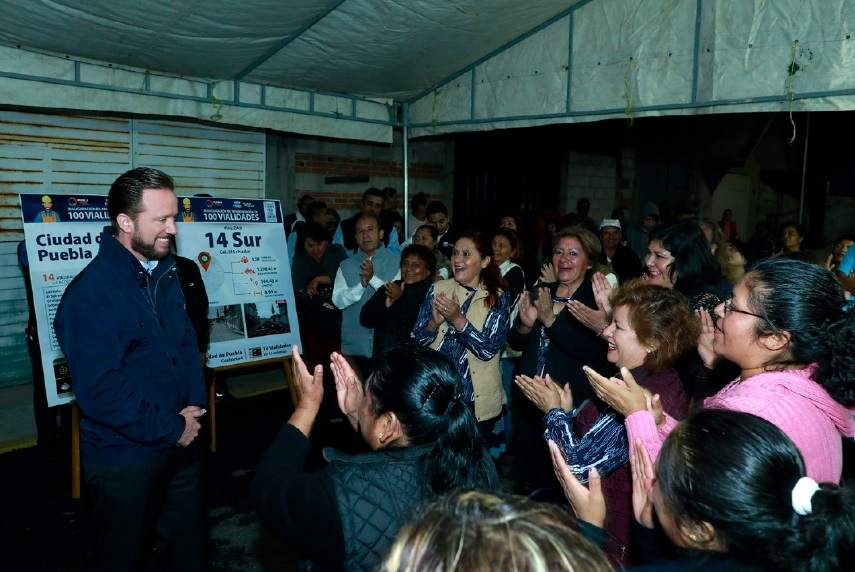 Luis Banck entregó a vecinos de la colonia El Salvador una nueva vialidad pavimentada