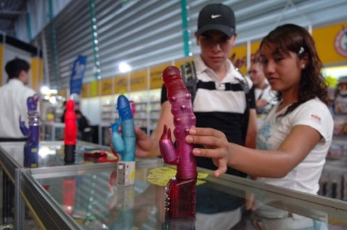 Cierran 42 sex shops del DF por ofrecer servicios sexuales