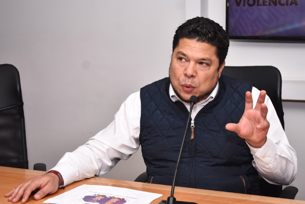 Biestro pide a Claudia Rivera declinar en su intento de reelección