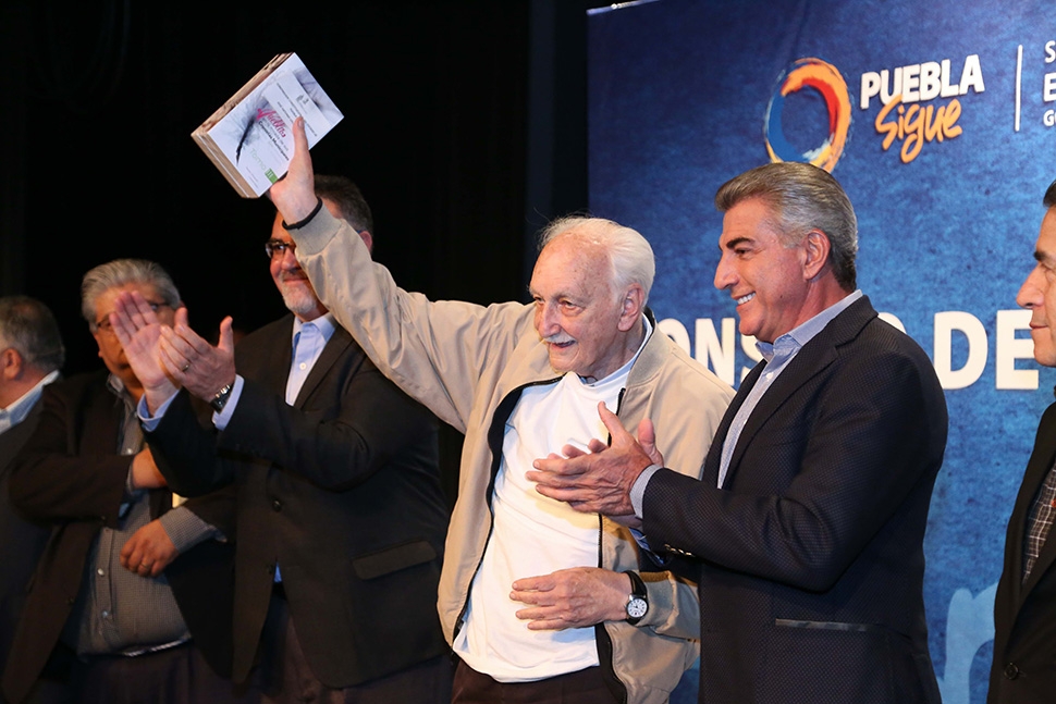 Tony Gali reconoce a los cronistas e historiadores de Puebla