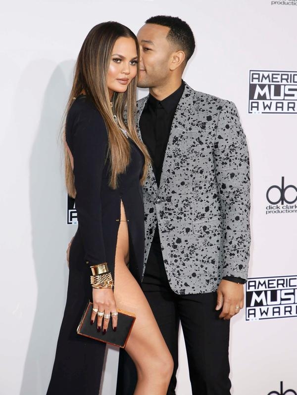 Chrissy Teigen, orgullosa de su sensual atuendo en los AMA’s