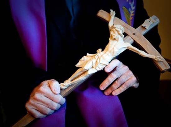 Sacerdotes de México recibirán curso para hacer exorcismos
