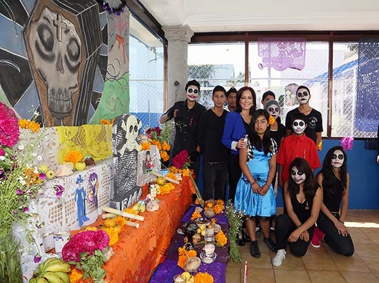 Dinorah López de Gali promueve tradiciones mexicanas