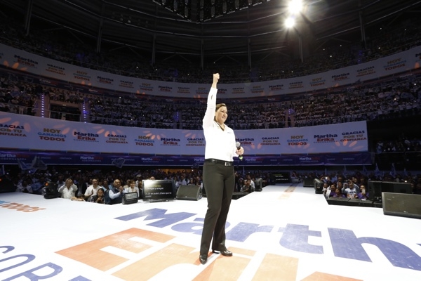 “En la democracia se gana o se pierde por un voto”, dice Martha Erika Alonso en la celebración de su triunfo