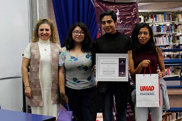 Diseñadora de joyería comparte conocimientos con alumnos de la UMAD
