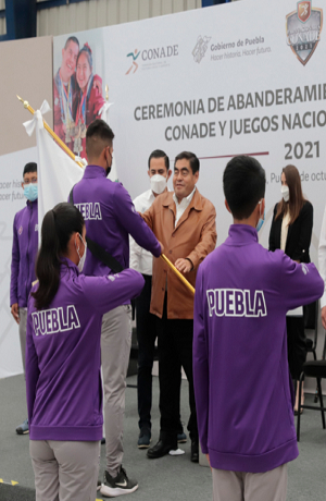Abanderan a atletas poblanos que acudirán a Paranacionales CONADE y Juegos Populares