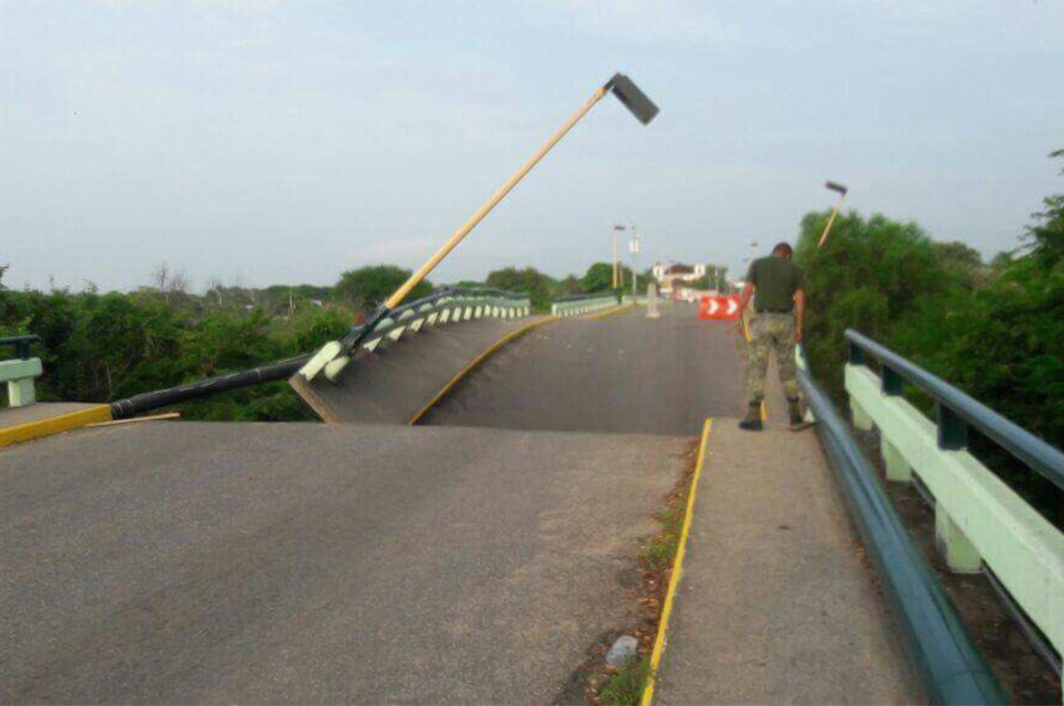 Temblor del sábado se cobró dos vidas y derribó puente en Oaxaca