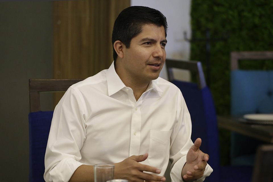 Finanzas embargaría casa de Lalo Rivera por multa de 25 mdp