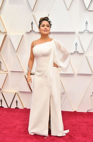 Oscar 2020: Salma Hayek cautivó de blanco en la alfombra roja