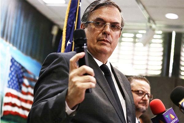 Padre de Ebrard murió en hospital de Puebla