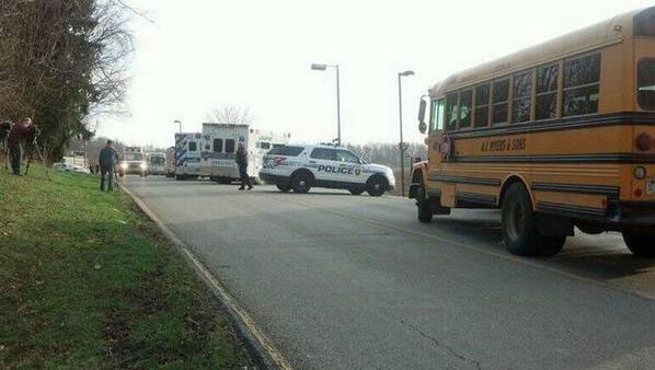 Estudiante apuñala a 20 compañeros en escuela de Pennsylvania