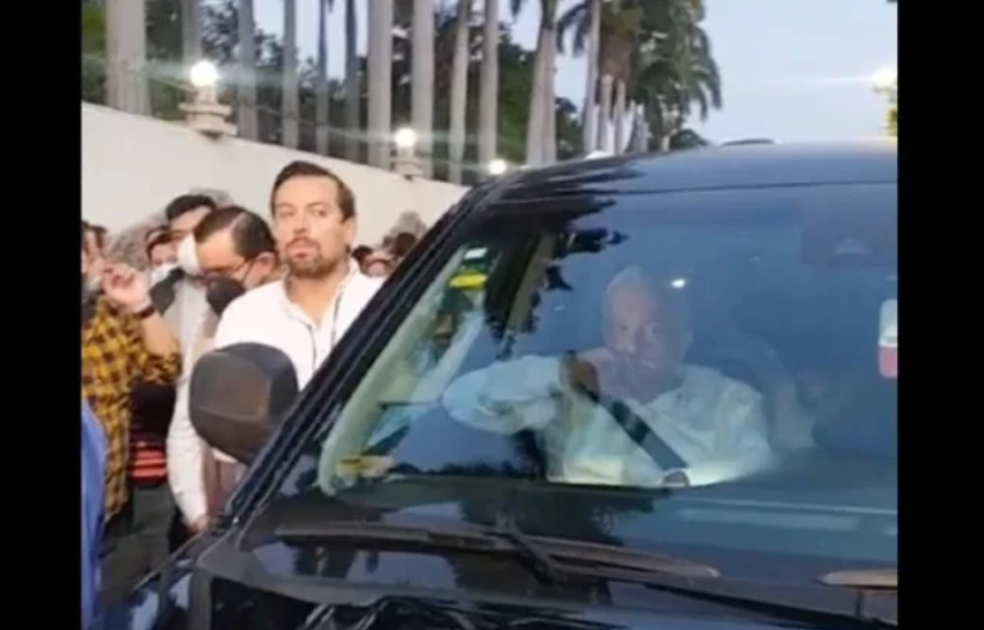 AMLO fue cercado por maestros y trabajadores de salud en Chiapas; retrasó la mañanera