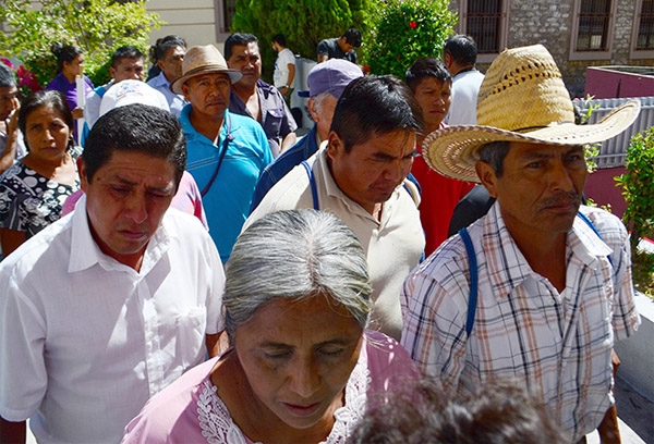 Padres de normalistas se reúnen con Murillo Karam en Chilpancingo