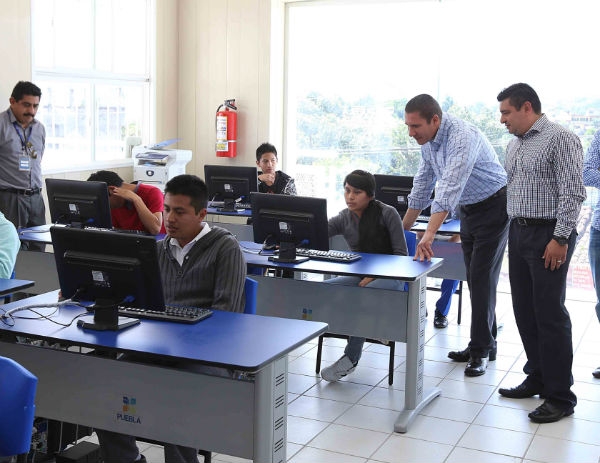 RMV plantea crear Universidad Pemex para la sierra norte