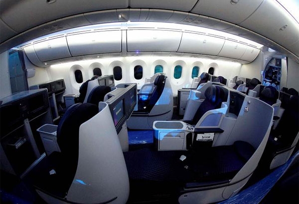 Denuncian que Aeroméxico sobrevendió decenas de lugares