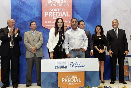 Poblana gana premio en Sorteo Predial 2014, pero murió en 2011