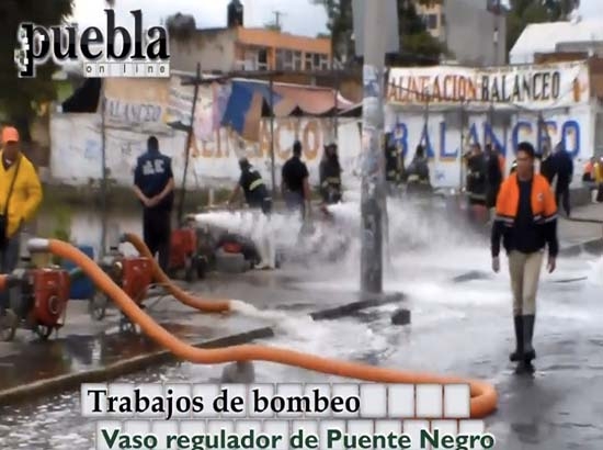 Continúan trabajos de bombeo en Puente Negro en Puebla