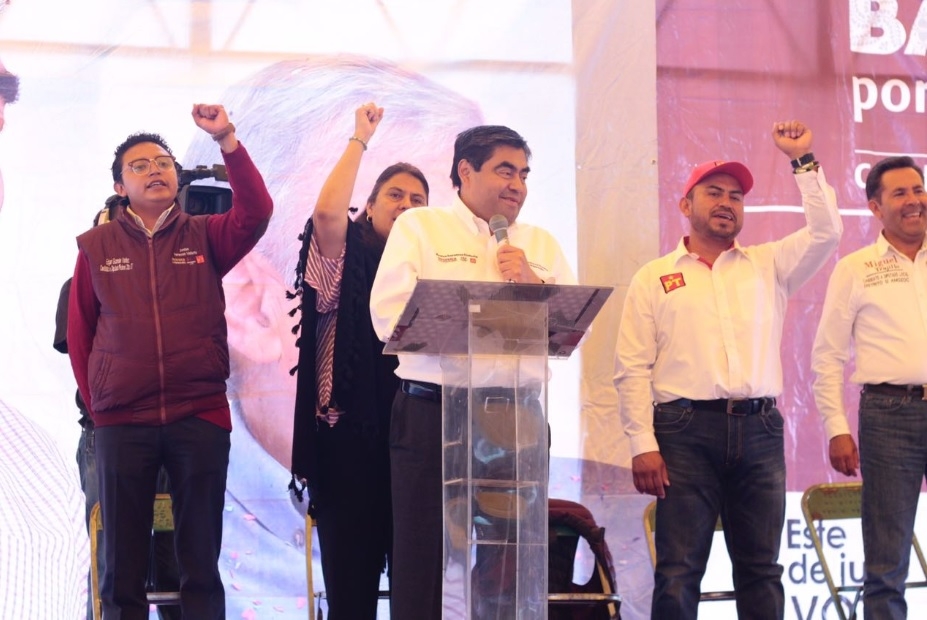 Barbosa ofrece plan de desarrollo para Cuautinchán