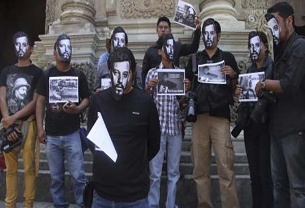 Exigen justicia en el Ángel por homicidio de Rubén Espinosa y 4 mujeres