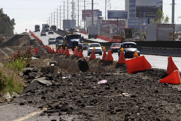 Segundo piso de la Puebla-México estará listo en verano del 2016: SCT