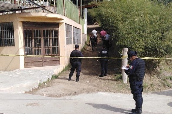 Hallan sin vida a pareja de jóvenes en cerro de Chignautla